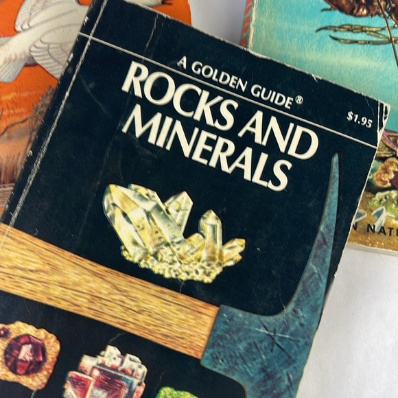 Set of Golden Nature Guide Books - Picture 8 of 9